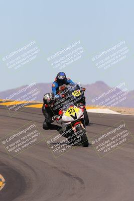 media/Oct-30-2022-CVMA (Sun) [[fb421c3cec]]/Race 5 Amateur Formula Middleweight/